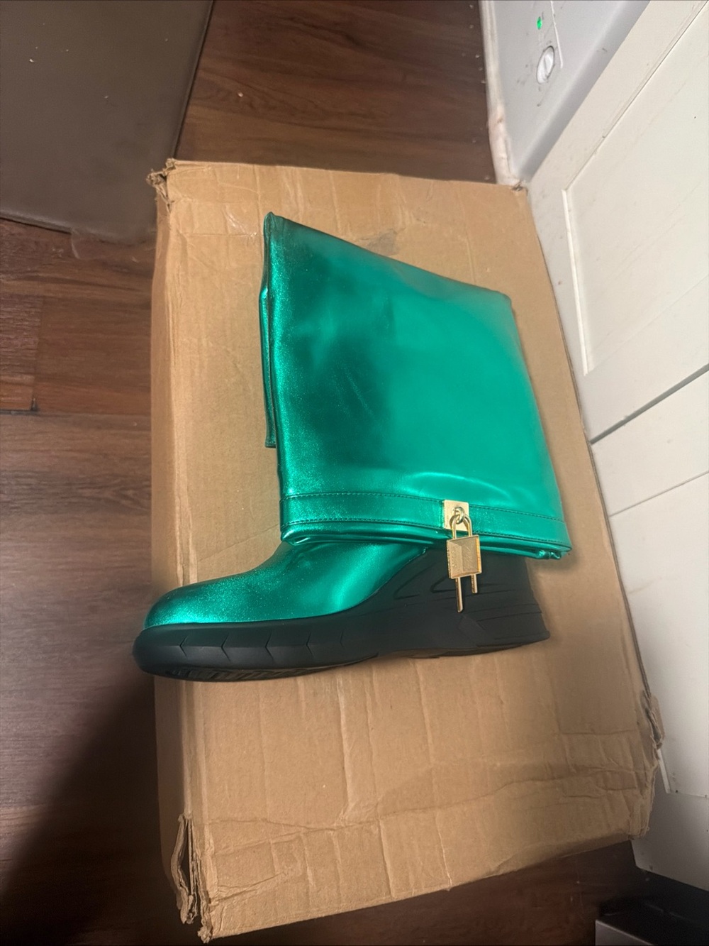 Cape Robinn Shiny Green Knee-High Boots new size 8